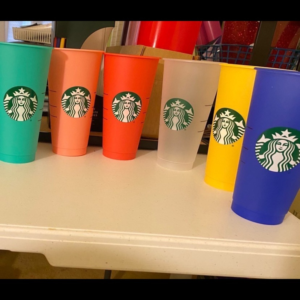 Color changing Starbucks cups - Picture 2 of 2